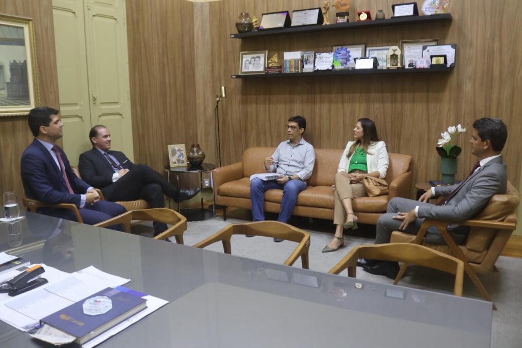 Edital de licitação do transporte público da Grande Aracaju é entregue à OAB/SE - SMTT Aracaju